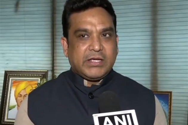 BJP shielding culprits of Mustafabad building collapse through MCD Commissioner: AAP's Mahesh Kumar Khichi