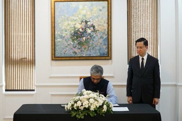 Secretary (East) P Kumaran signs condolence book, pays tribute to former Vietnamese President Tran Duc Luong
