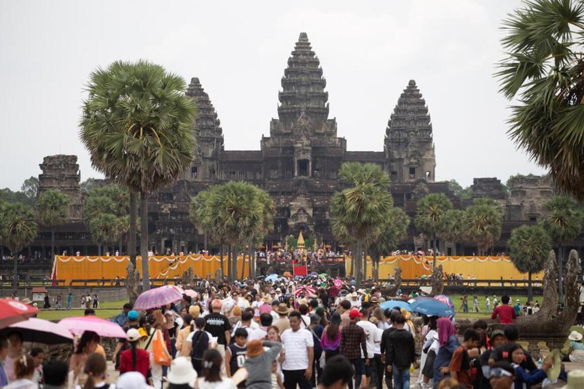 Cambodia's world heritage site Angkor attracts nearly 1 mln int'l tourists in 2025