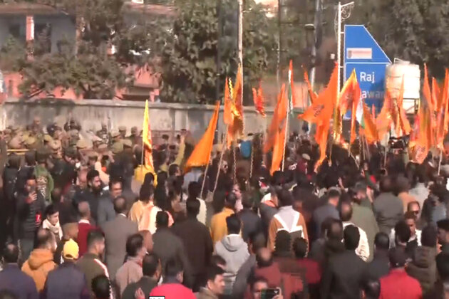 J-K: Protestors burn LG Manoj Sinha's effigy to oppose admissions in Shri Mata Vaishno Devi Medical College