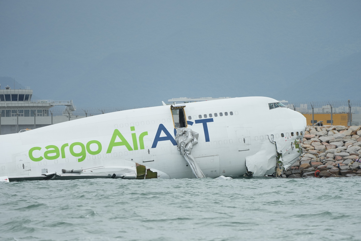 (SpotNews) CHINA-HONG KONG-CARGO PLANE-CRASH (CN)
