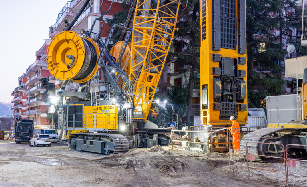 SAOS is using a Liebherr HS 8130.1 with an LSC 8-18 cutter and HS 855 HD with hydraulic grab to build a slurry wall at the “Parco San Paolo” underground station. Credit: Liebherr