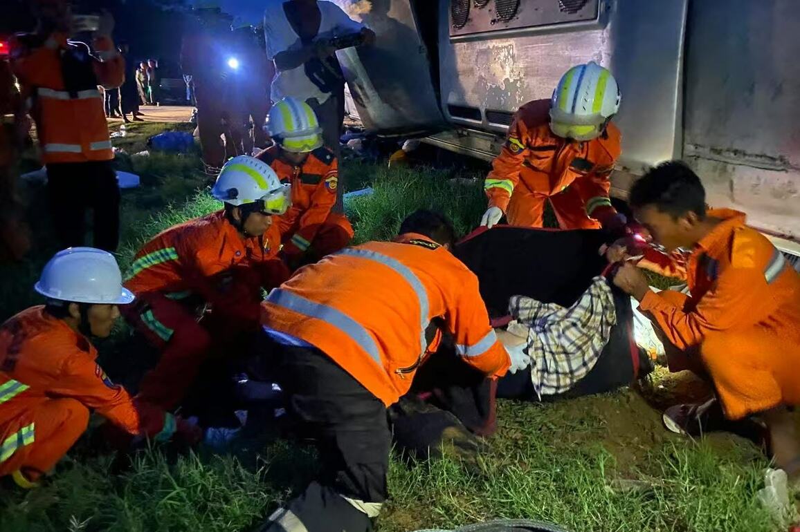 (SpotNews)MYANMAR-MANDALAY-BUS ACCIDENT-CASUALTY