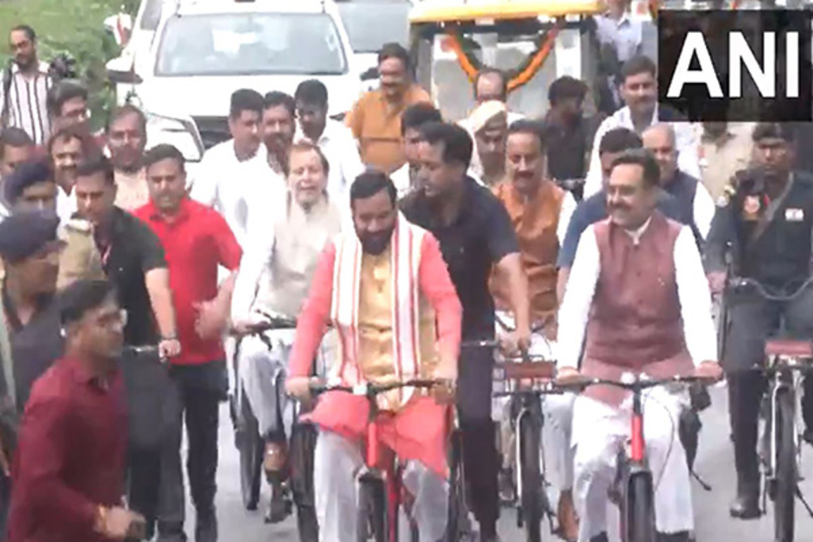 Haryana CM Saini and other leaders cycle to state Assembly to promote environment conservation