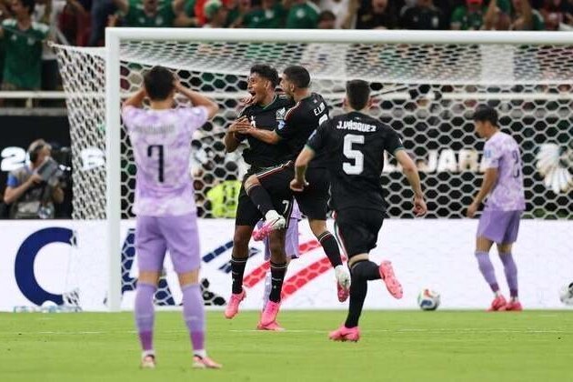 Goalie error leads Mexico past South Korea, seals first place in Group A