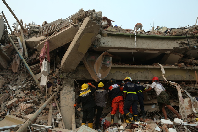 (SpotNews)MYANMAR-MANDALAY-EARTHQUAKE-RELIEF AND RESCUE