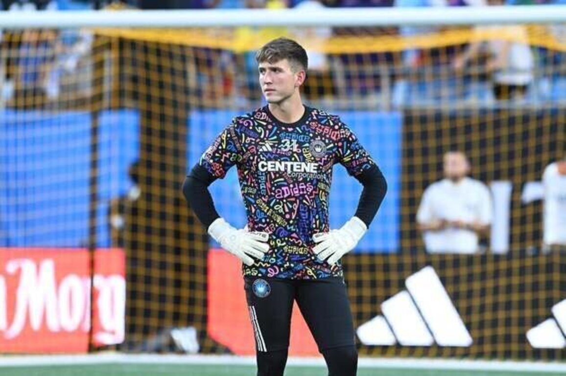 Philadelphia signs GK George Marks to new contract