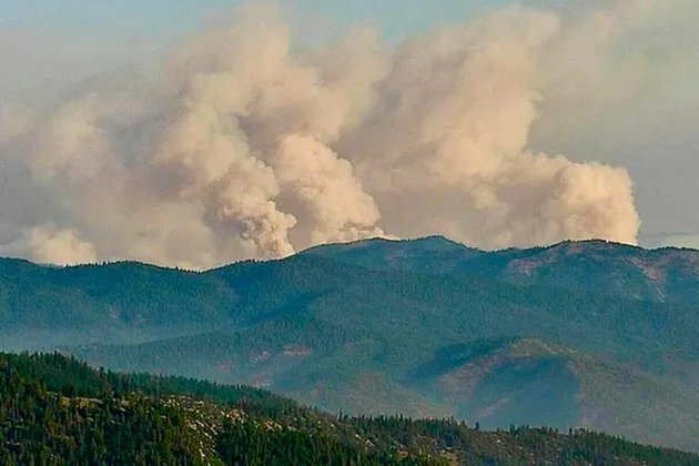 California Sees Its Largest 2022 Fire as Flames Spread in US West