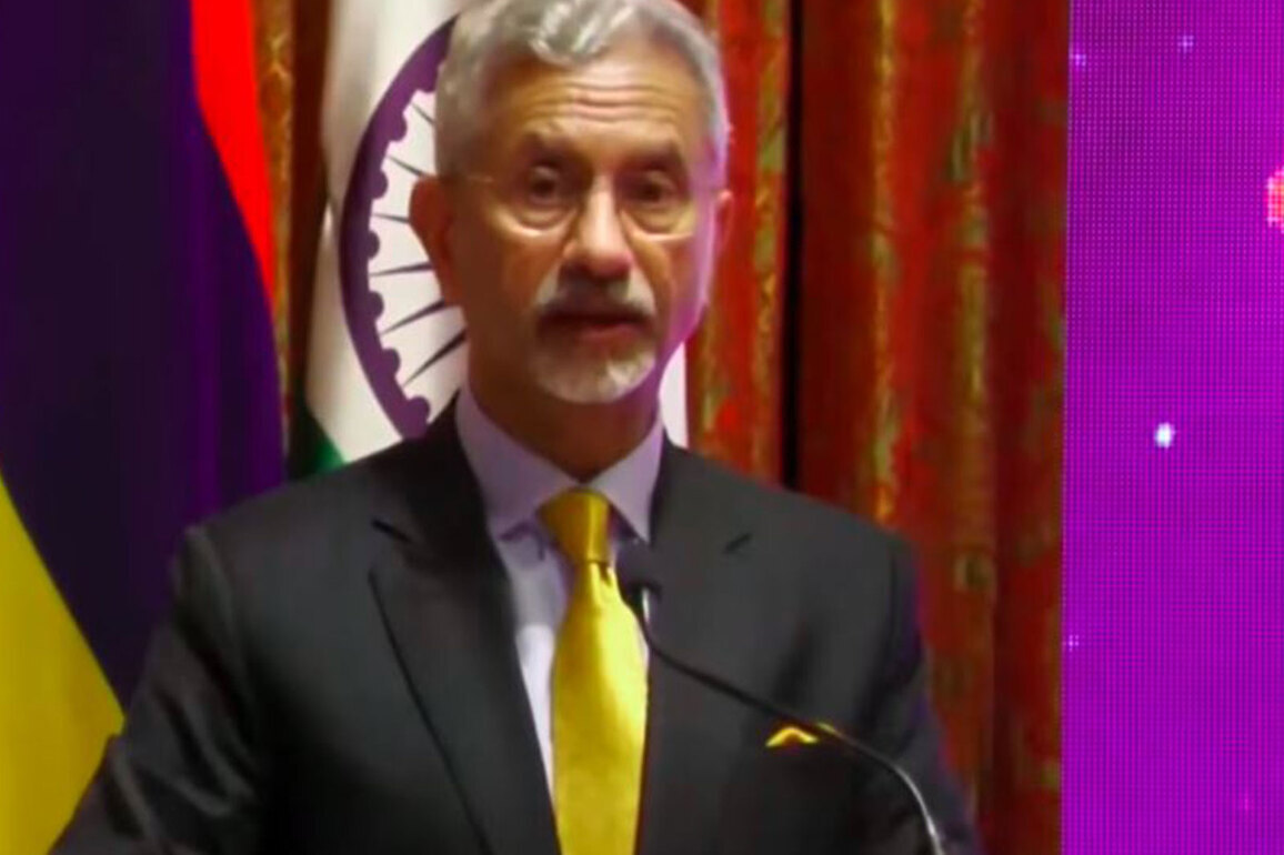India plans Defence Attache in Mauritius; oil deal nearing