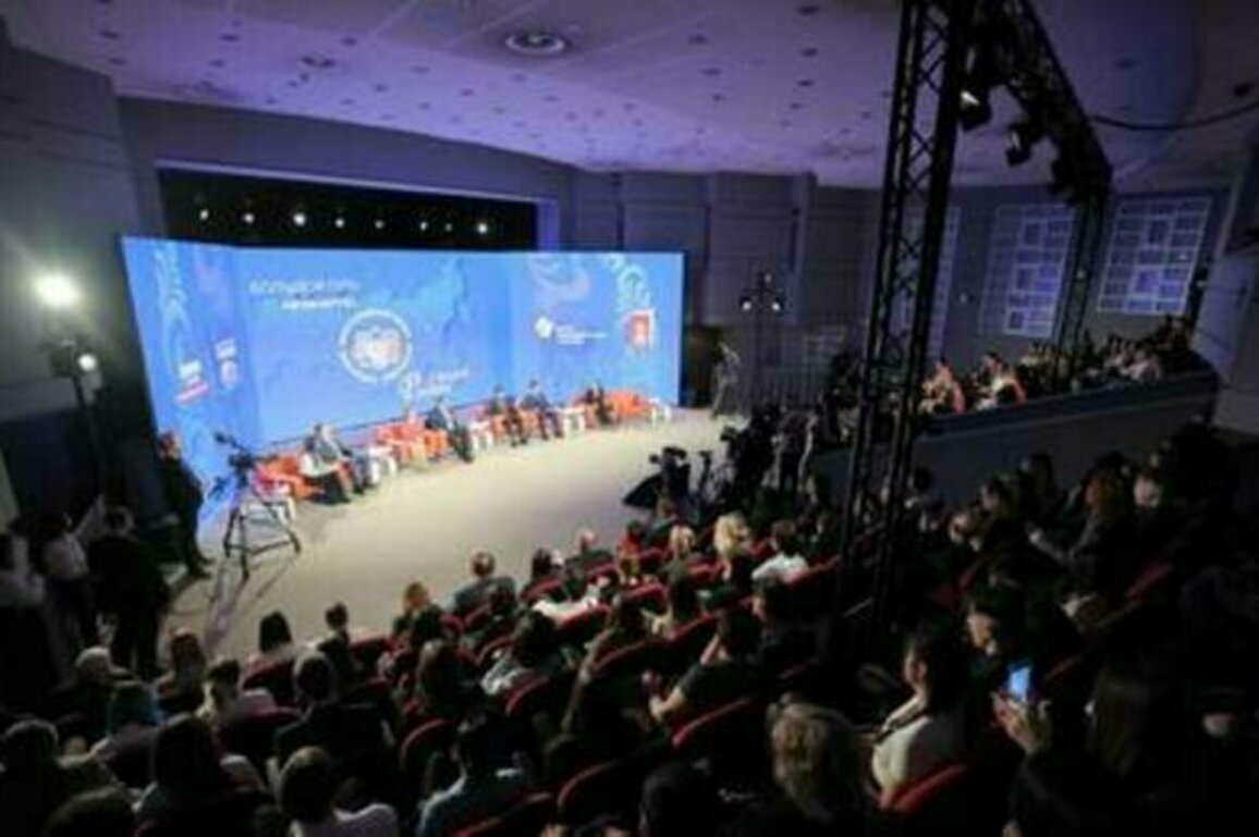 Moscow hosts 'The Future of the World: New Platform for Global Growth' essay contest