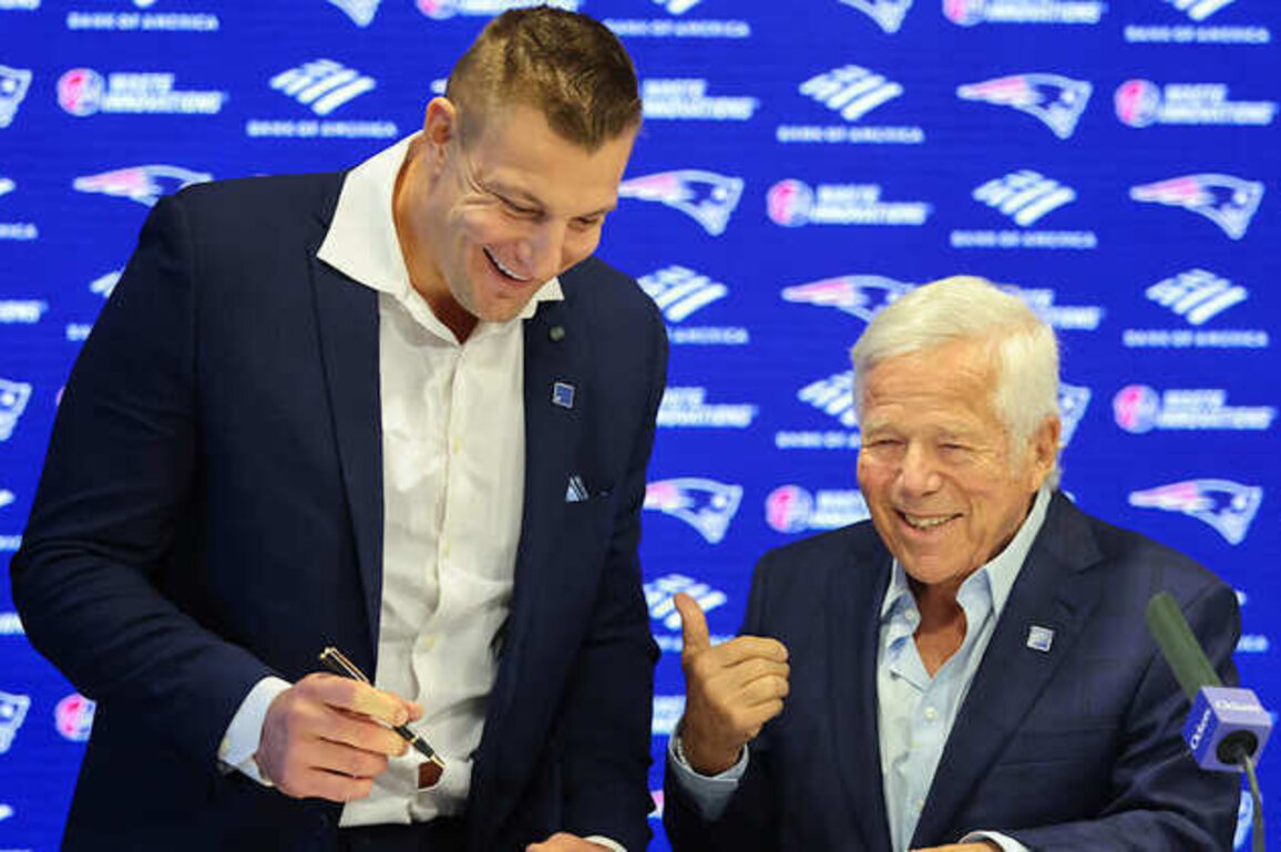 Gronk Finishes What He Started in Foxborough