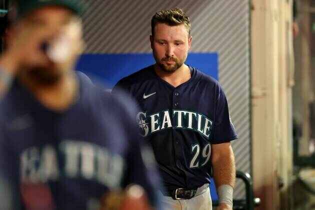 Cal Raleigh hits 50th HR, joins Mickey Mantle in exclusive club