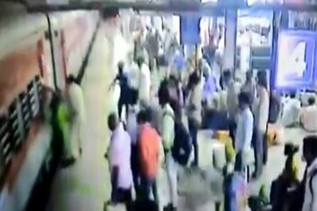 RAF personnel saves pregnant woman who fell from train near Mumbai