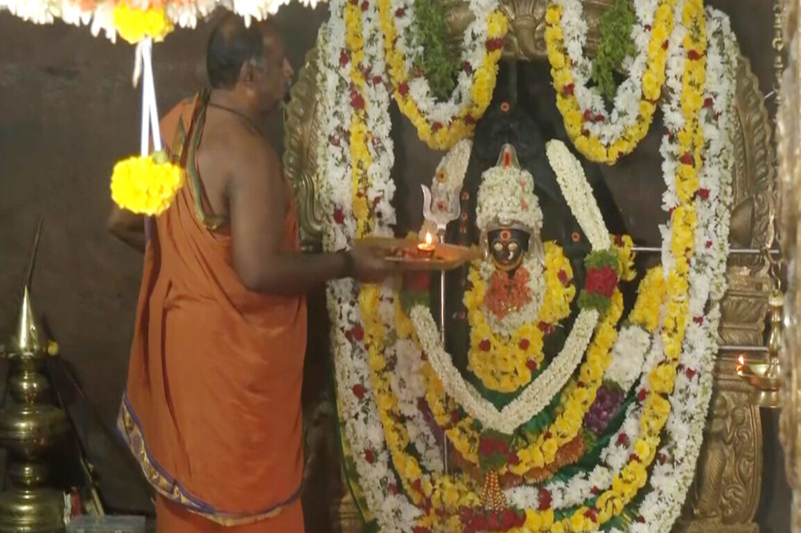 Congress workers hold special prayers ahead of DK Shivakumar's oath-taking ceremony in Karnataka