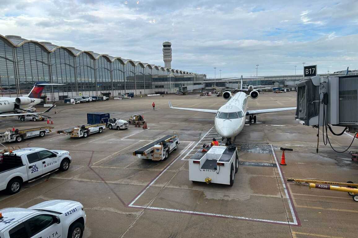 Airport officials urge advance registrations as parking crunch worsens at DCA