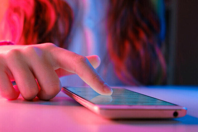 EU targets Meta over addictive Facebook and Instagram design