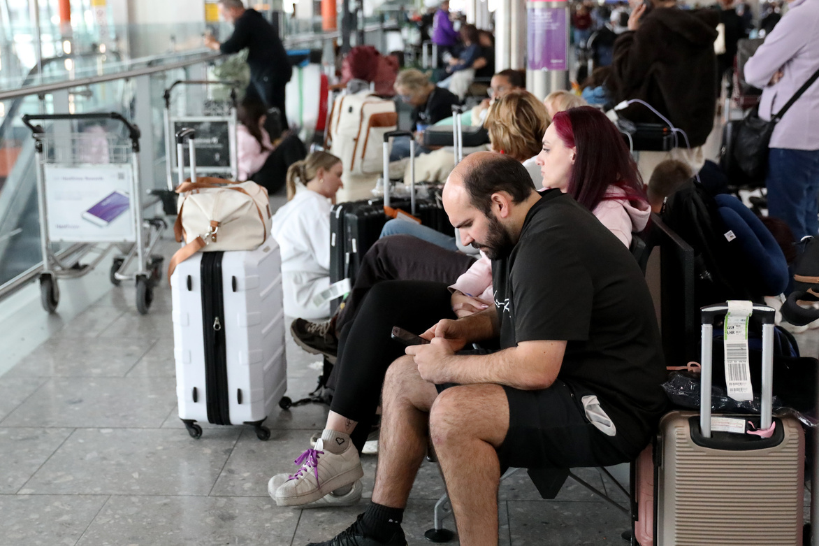 BRITAIN-LONDON-FLIGHTS-CANCEL