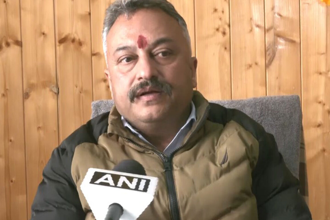 Education Minister Rohit Thakur backs Vikramaditya Singh's three-year tenure, urges CM to resolve officers' issue