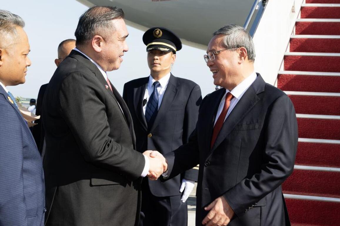Chinese premier arrives in Malaysia for leaders' meetings on East Asian cooperation