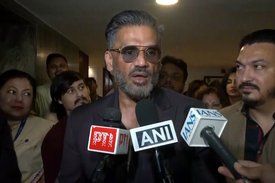 "Cannot blame cricketers, they are expected to represent the country": Suniel Shetty on Ind vs Pakistan clash