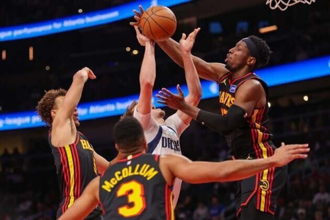 Hawks extend streak to seven with late spree against Mavs