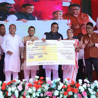 Assam CM distributes cheques to women beneficiaries under MMUA at Sissiborgaon in Dhemaji