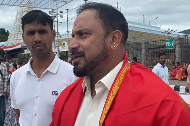 India fielding coach T Dilip visits Tirupati Tirumal Temple ahead of England Test series