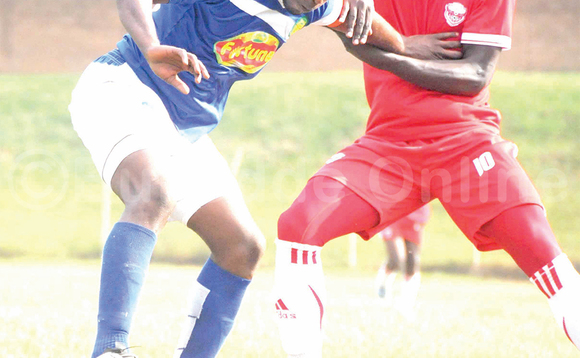 Abdu Mayanja owa BIDCO (ku kkono) ng'asala Joseph Ssemuju owa Express wiiki ewedde. Express yawangula (2-0). Abdu Mayanja owa BIDCO (ku kkono) ng'asala Joseph Ssemuju owa Express wiiki ewedde. Express yawangula (2-0).