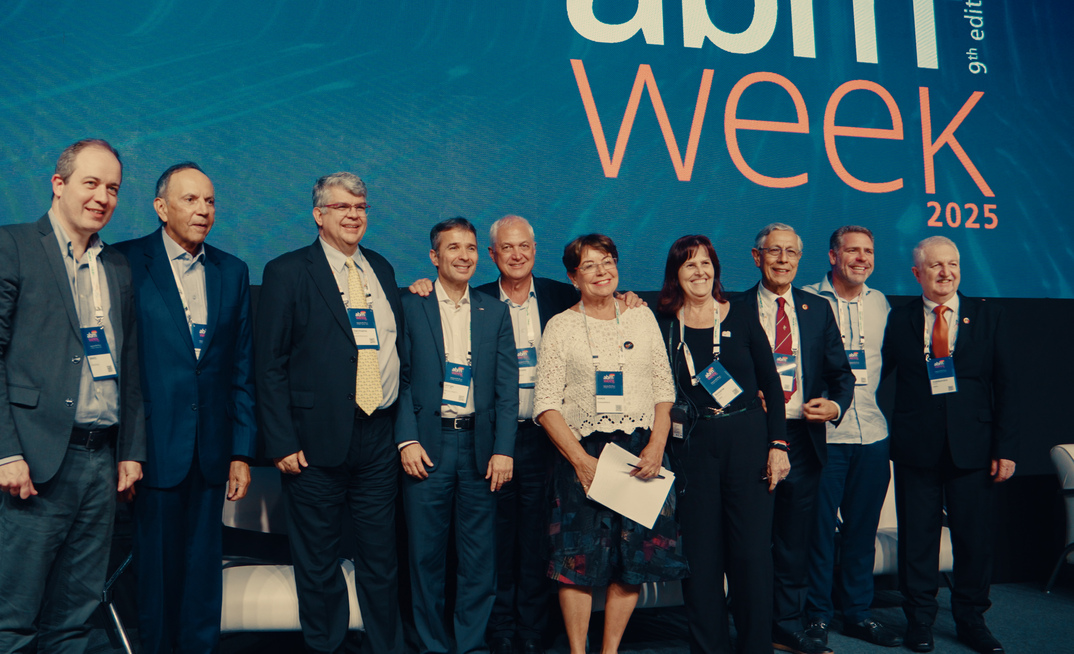 Executivos das principais siderúrgicas participam de painel na ABMWeek 2025