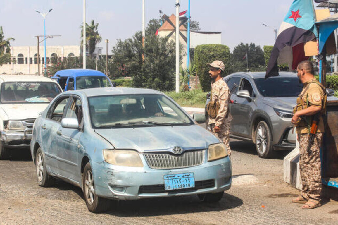 Yemeni separatist chief fled to UAE, Saudi-led coalition says