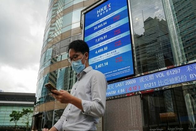 Hong Kong stocks stumble to lowest since 2011