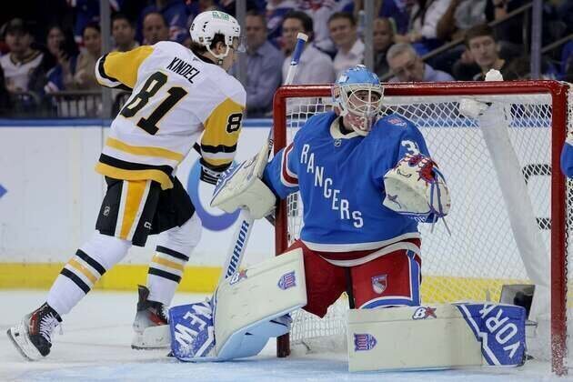 Penguins seek to continue scoring spree vs. slumping Rangers