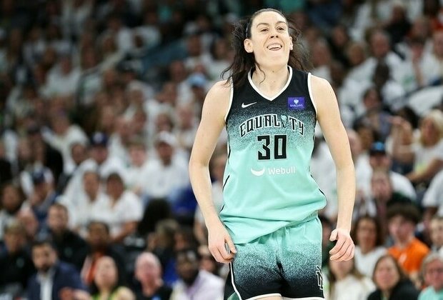 Liberty star Breanna Stewart has minor knee procedure