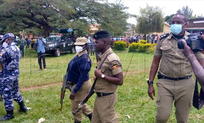 Police fire teargas, live bullets to disperse rowdy FDC supporters in Mbale Police fire teargas, live bullets to disperse rowdy FDC supporters in Mbale