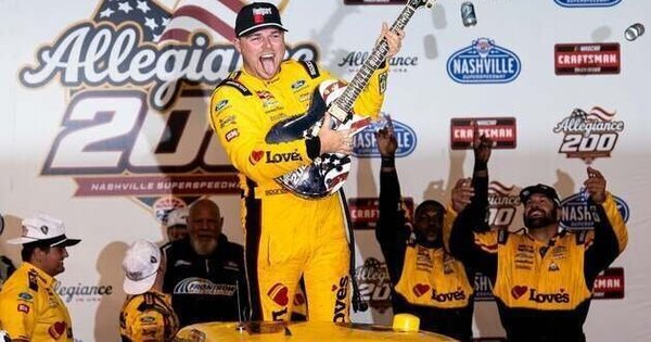 Layne Riggs delivers last-lap pass for Truck Series win at Nashville