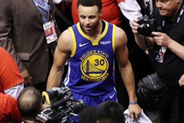 Warriors edge Raptors to keep NBA title hopes alive