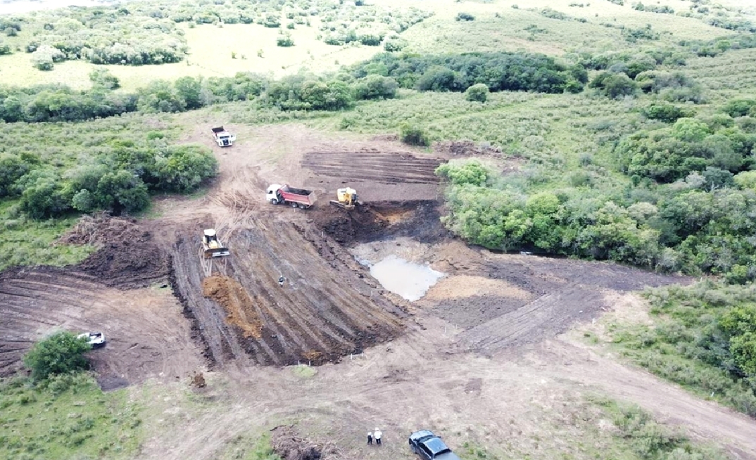 Trabalhos de construção do projeto de fosfato Três Estradas