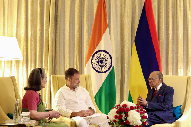 Congress leaders Sonia Gandhi, Rahul Gandhi meet with Mauritius PM Navinchandra Ramgoolam