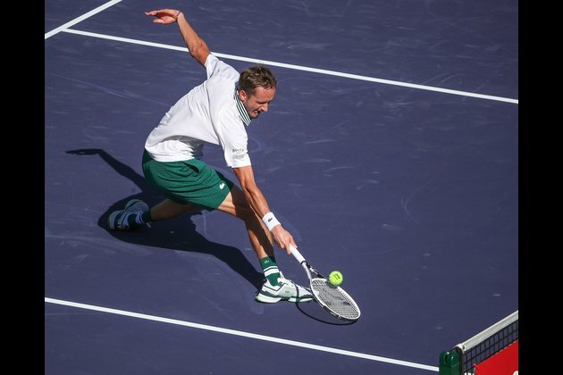 No. 2 seed Daniil Medvedev advances at raucous Australian Open