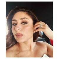 Check out Kareena Kapoor's obsession with 'selfies'