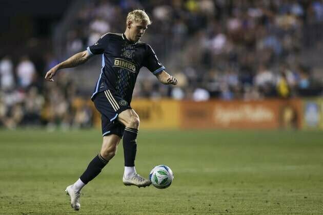 Union agree to extension with All-Star D Jakob Glesnes