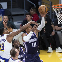 (SP) U.S.-LOS ANGELES-BASKETBALL-NBA-LAKERS VS KINGS