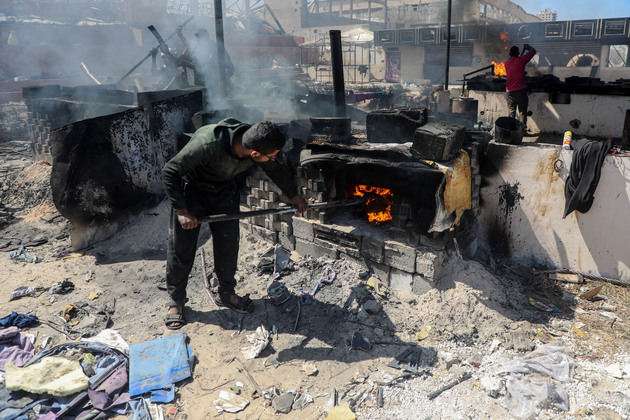 MIDEAST-GAZA CITY-ISRAEL-BLOCKADE-PLASTIC WASTE-FUEL-MAKESHIFT WORKSHOP