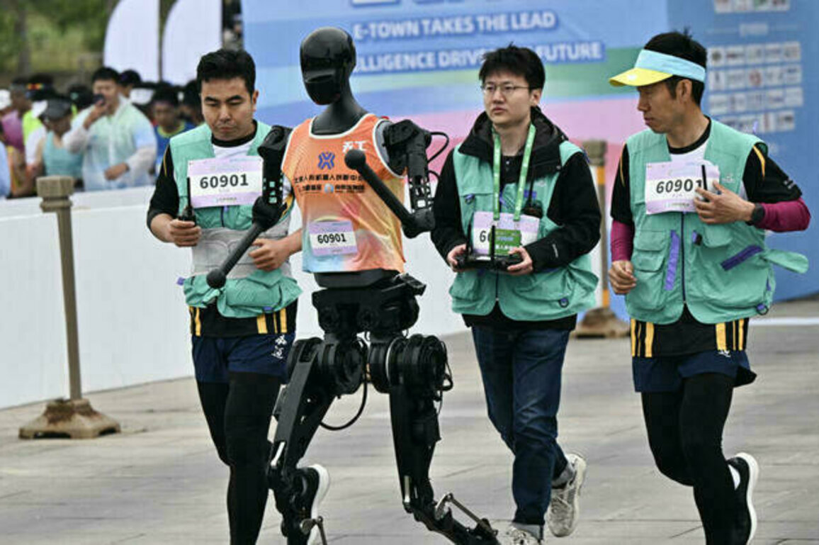 🌟The Bright Side: Robots race alongside humans in China half-marathon