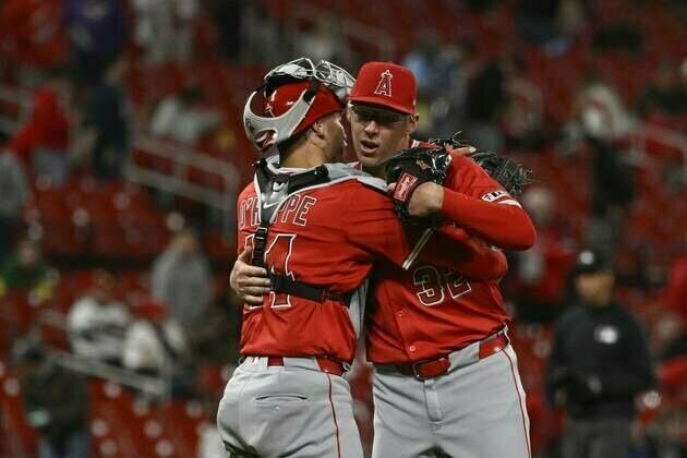 Angels' bullpen impresses in win over Cards in extras