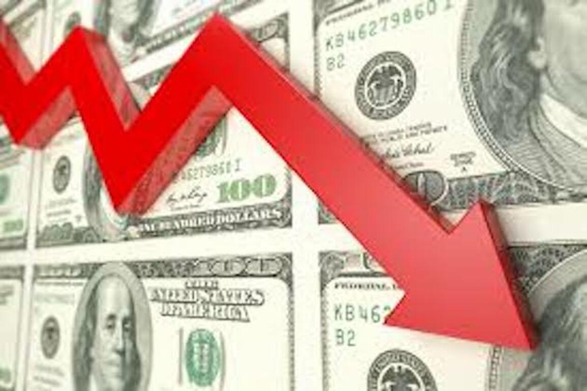 Dollar sinks amid Fed cut bets, Trump eyes Powell replacement