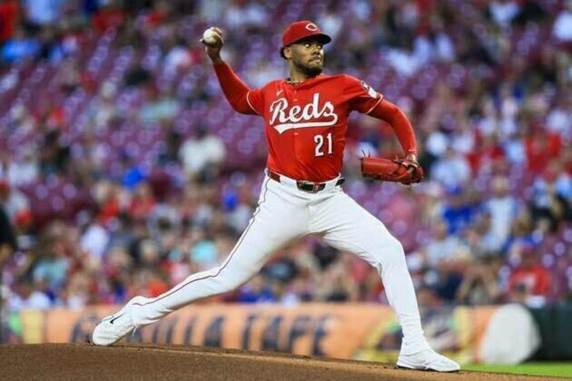Reds' Hunter Greene stifles Cubs in 1-hit shutout