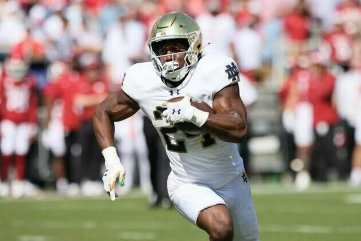 Huge first half sends No. 22 Notre Dame past Arkansas