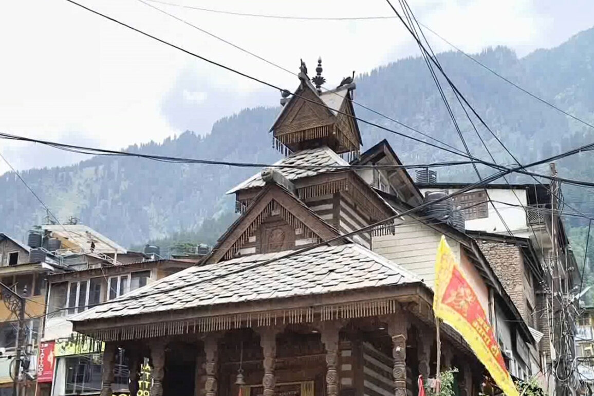 Weekend rush boosts tourism in Manali as visitors flock to escape scorching heat