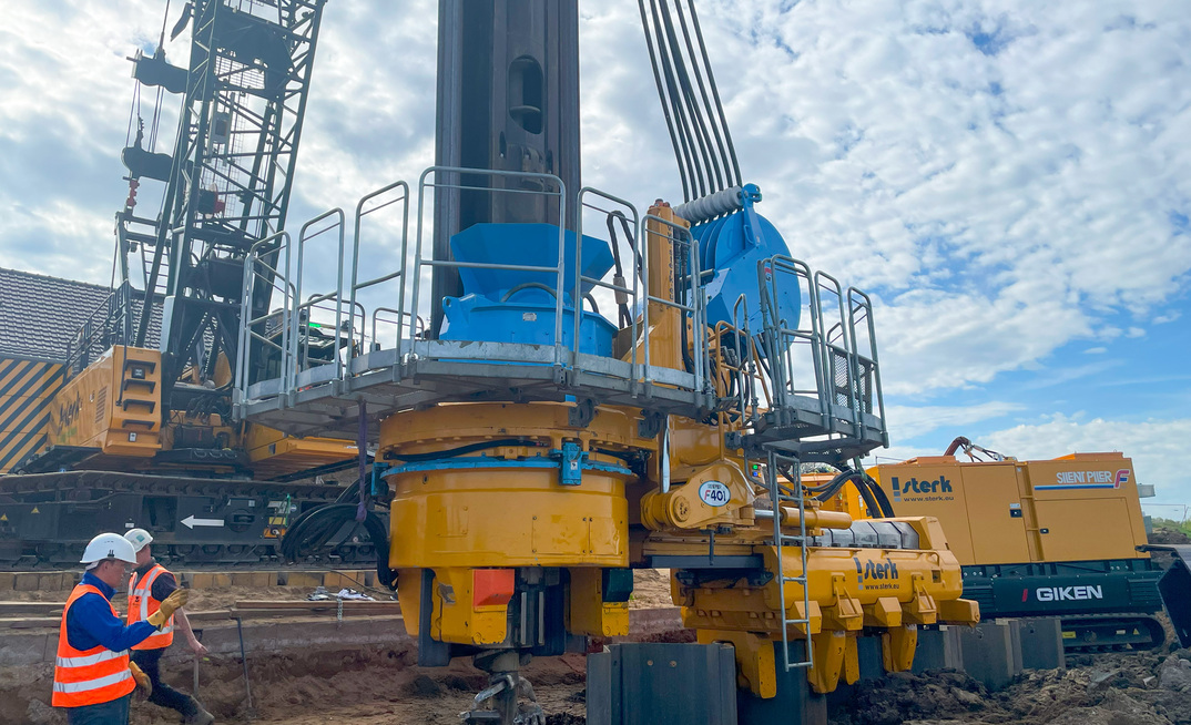 Giken using the Silent Piler for the Hard Ground Press-in Method for pile press-in and extraction 
